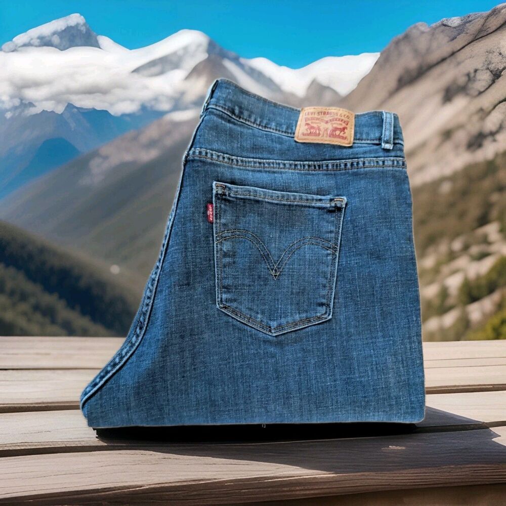 LEVIS CLASSIC BOOT BLUE DENIM JEANS MED WASH WOMEN'S SIZE 16M 33X32 LOOSE FIT
